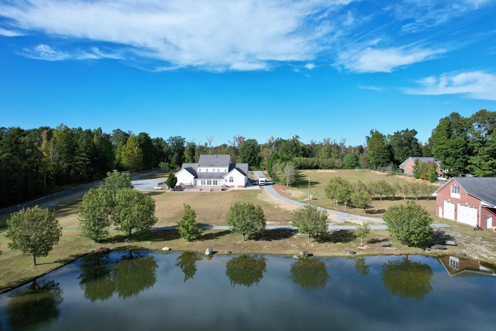 Moorefield Suites Greensboro East McLeansville Екстериор снимка