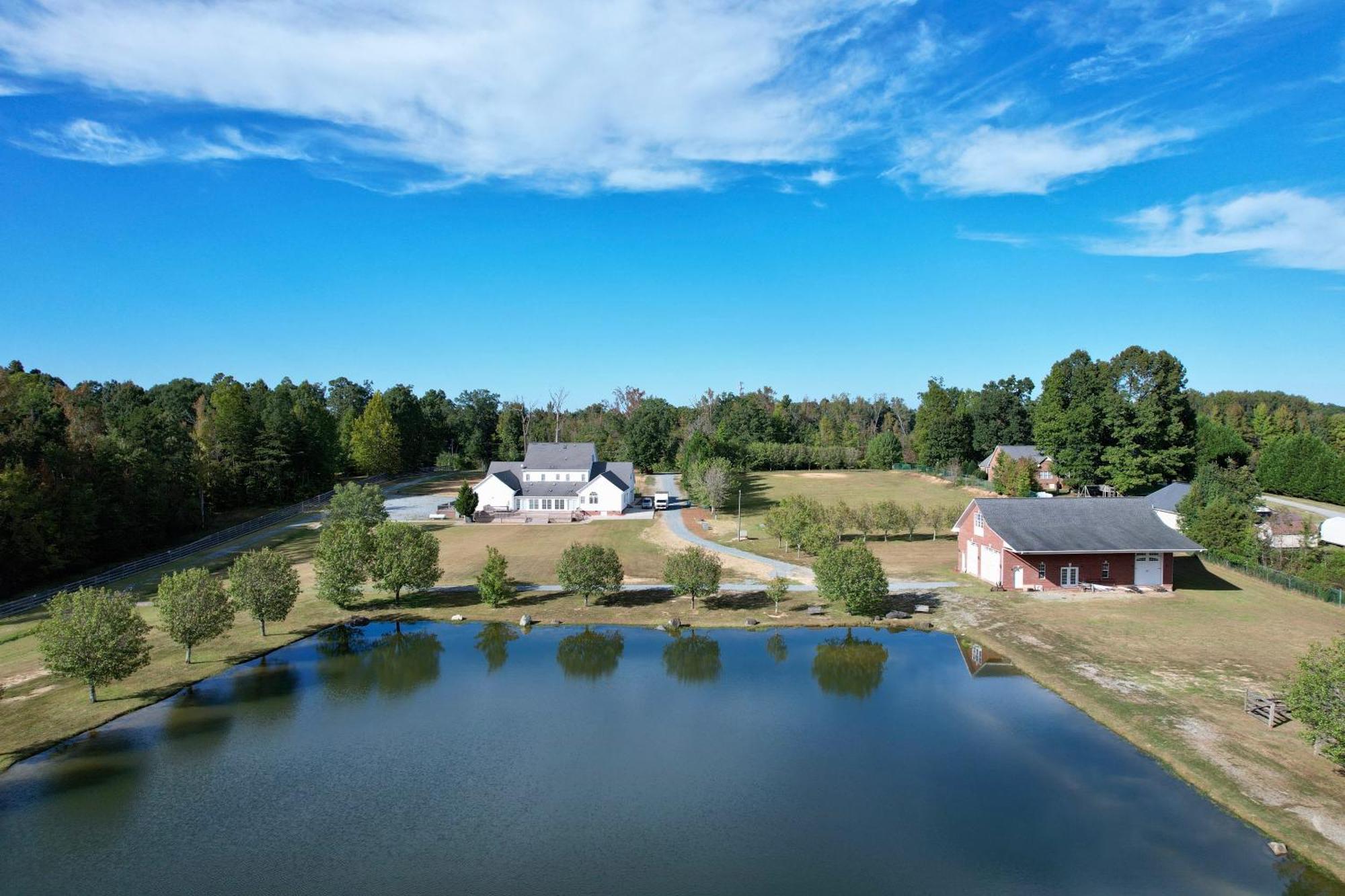Moorefield Suites Greensboro East McLeansville Екстериор снимка