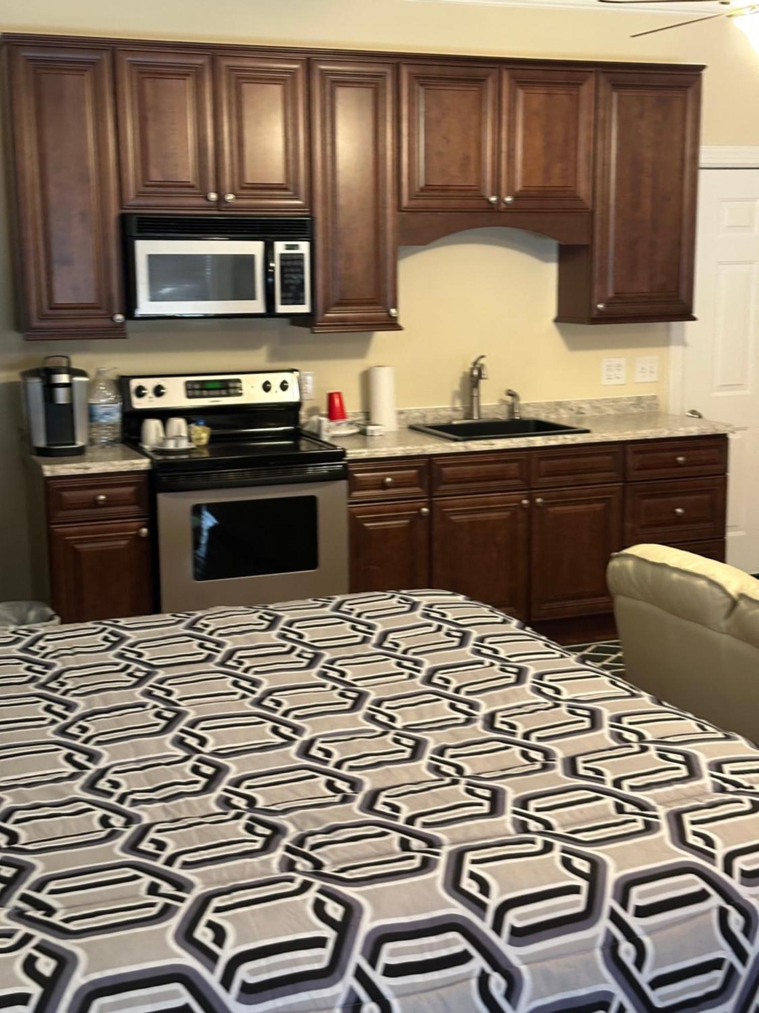 Moorefield Suites Greensboro East McLeansville Екстериор снимка